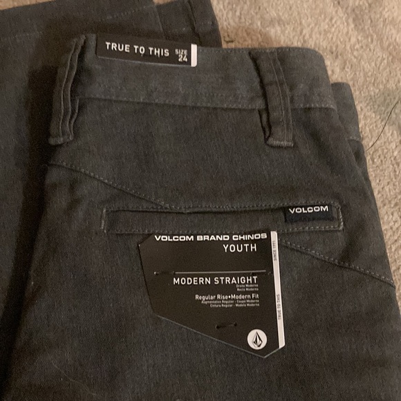 Volcom true to this dark grey pants - Picture 4 of 6